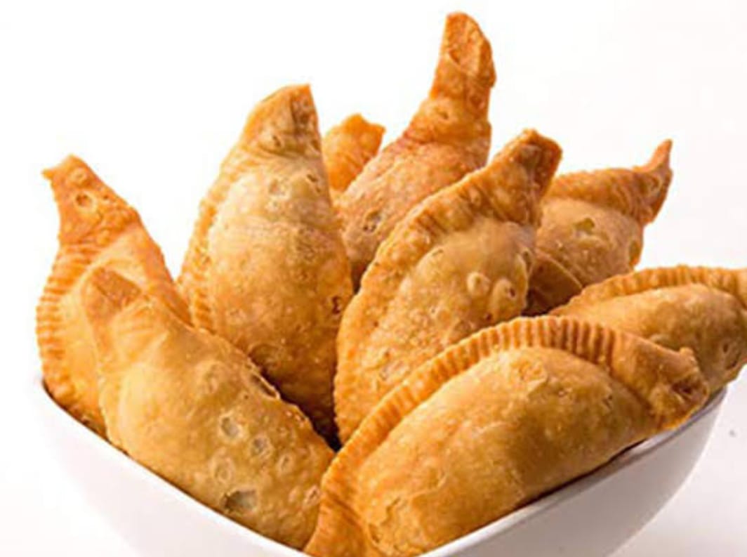 Kajjikayalu (Crispy Coconut Gujiya/Karanji)